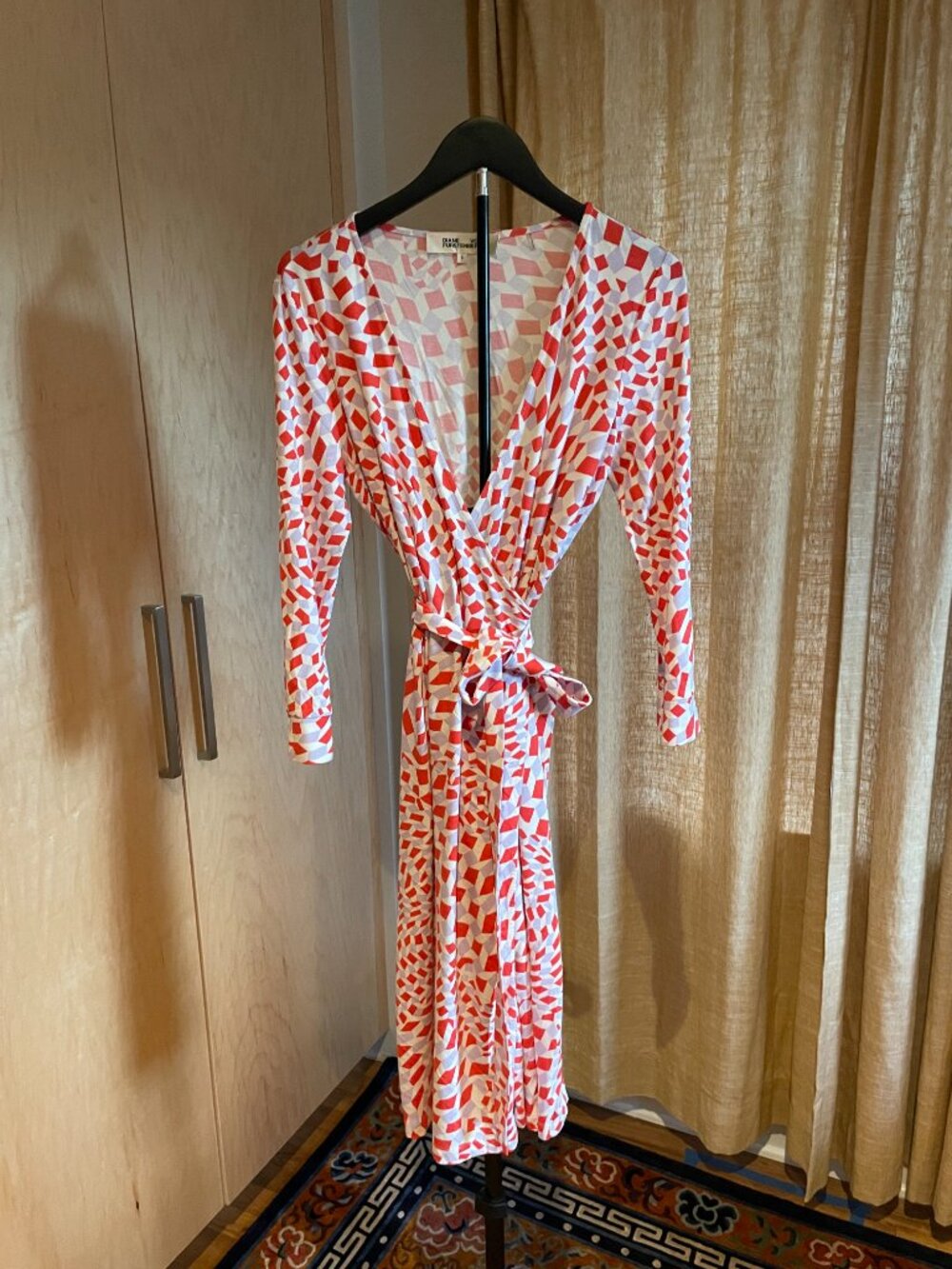 Classic DVF Wrap Dress - Picture 4 of 13